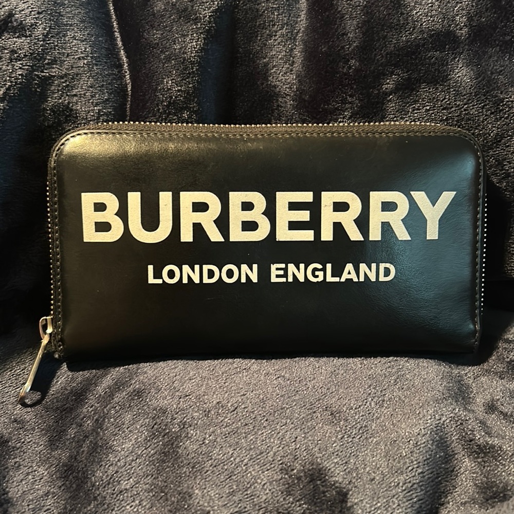 Burberry Black Ziparound Leather Wallet Authentic